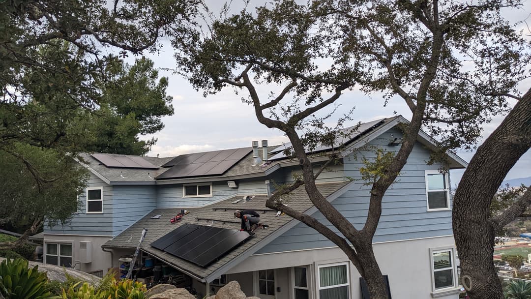 picture of an off-grid solar system installed on a roof of a house 
